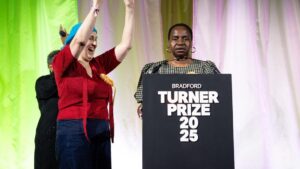 Nghệ sĩ khuyết tật đầu tiên đoạt giải Turner danh giá 21 Nghệ sĩ khuyết tật đầu tiên đoạt giải Turner danh giá
