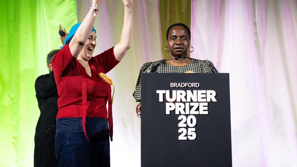 Nghệ sĩ khuyết tật đầu tiên đoạt giải Turner danh giá 1