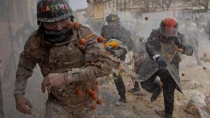 Lễ hội ném bột, trứng và pháo hoa ở Tây Ban Nha 7 Lễ hội ném bột, trứng và pháo hoa ở Tây Ban Nha