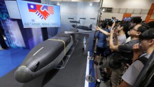 Bắc Kinh trừng phạt 20 công ty quốc phòng Mỹ