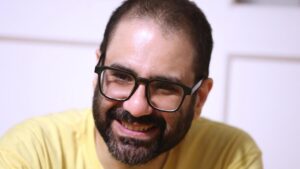 Các nhà lãnh đạo Anh muốn tước quyền công dân của nhà hoạt động nhân quyền vì các dòng tweet cũ