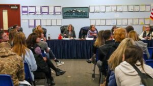 Tranh cãi về chính sách vận động viên chuyển giới tại một trường học ở California