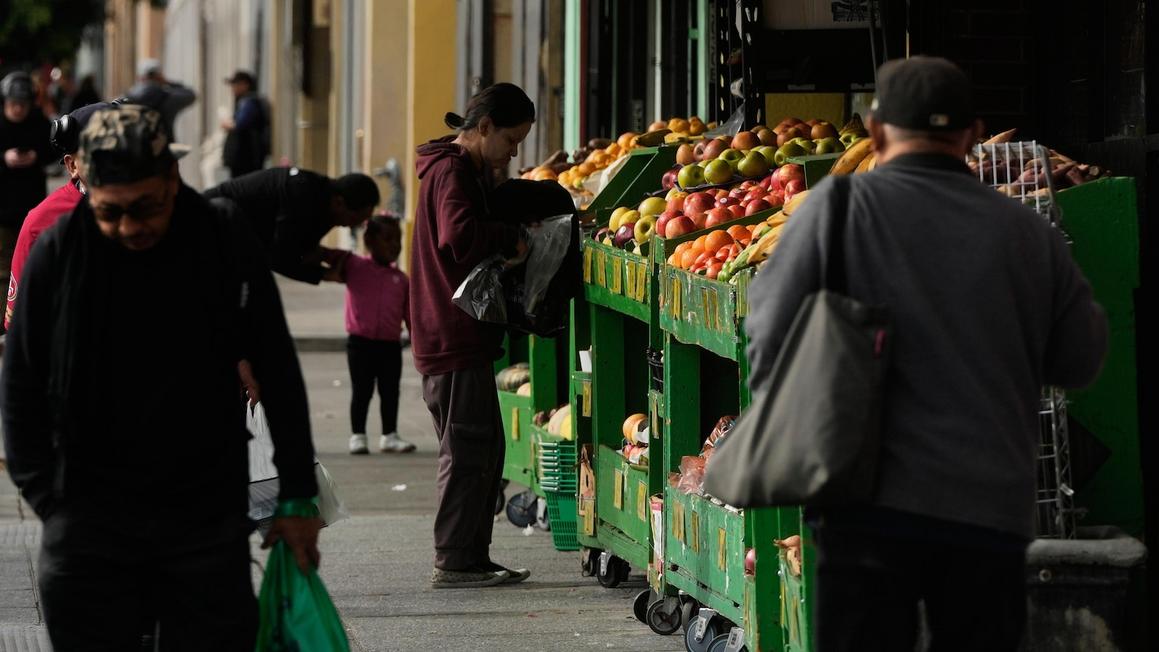 Dân biểu Dân chủ: Thuế quan của Tổng Thống Donald Trump làm thiệt hại 1.200 đô la Mỹ cho mỗi gia đình 1