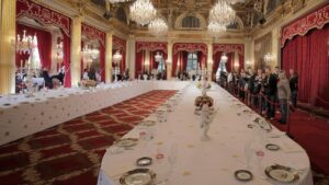 Nhân viên Điện Elysee bị bắt vì ăn cắp đồ bạc