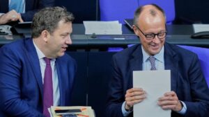 Quốc hội Đức thông qua gói lương hưu sau cuộc nổi loạn trong đảng của ông Merz