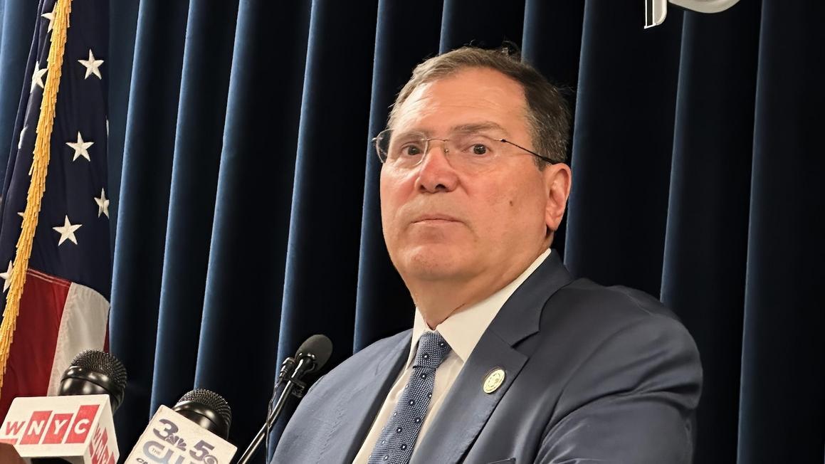 NY Tổng Chưởng Lý Thách Thức Thẩm Quyền của Quyền Biện Lý Hoa Kỳ 1