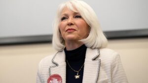 Tổng Thống Donald Trump ân xá cho cựu nhân viên bầu cử Colorado 31 Tổng Thống Donald Trump ân xá cho cựu nhân viên bầu cử Colorado