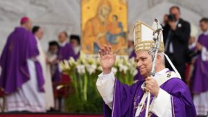 Đức Giáo Hoàng Leo XIV kết thúc chuyến thăm nước ngoài đầu tiên bằng lời cầu nguyện tại Beirut 6 Đức Giáo Hoàng Leo XIV kết thúc chuyến thăm nước ngoài đầu tiên bằng lời cầu nguyện tại Beirut