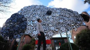 Nghệ sĩ Baltimore tái chế nắp bánh xe thành tác phẩm nghệ thuật 32 Nghệ sĩ Baltimore tái chế nắp bánh xe thành tác phẩm nghệ thuật