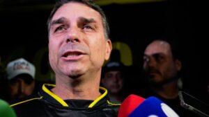 Con trai cả của Bolsonaro sẽ tranh cử Tổng thống Brazil năm 2026