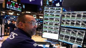 Thị trường chứng khoán Mỹ tăng trưởng mạnh mẽ năm 2025 bất chấp các rào cản