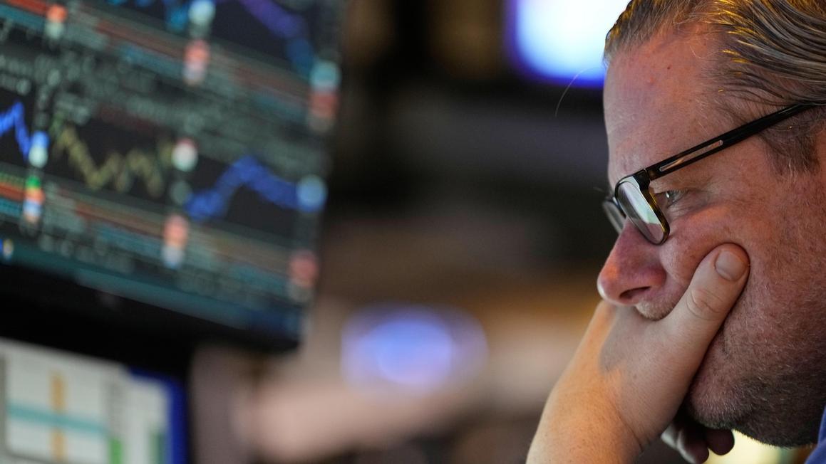 Cổ phiếu Mỹ tăng, nhưng Oracle tụt dốc gây bất ổn 1