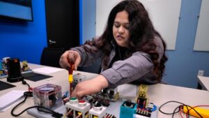 Walmart và các công ty Mỹ đối phó tình trạng thiếu hụt thợ lành nghề