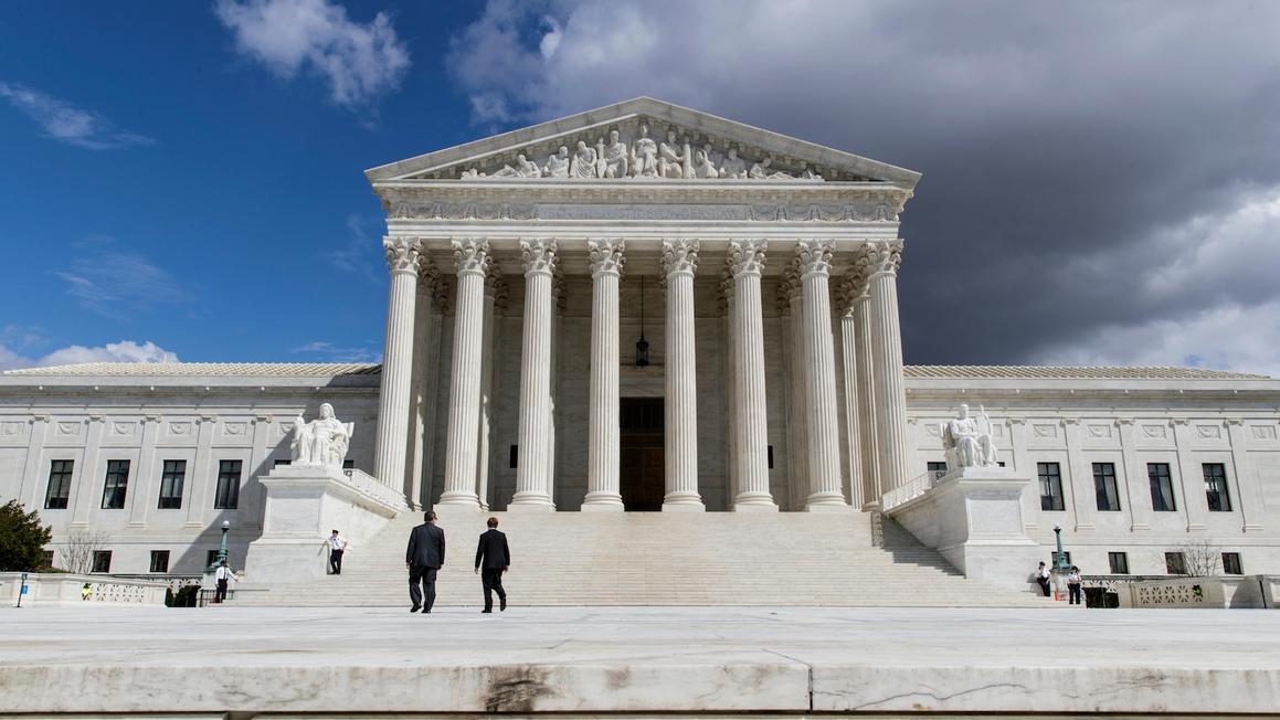 Tòa Tối Cao từ chối xem xét vụ cấm sách ở Texas 1