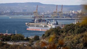 Một tàu chở dầu Nga bị tấn công lần thứ ba trên Biển Đen