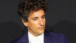 Tập đoàn Prada Thâu Tóm Versace Với Giá Gần 1.4 Tỷ Đô