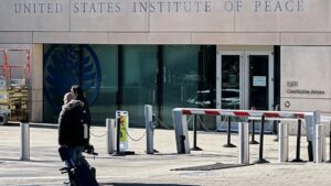 Chính quyền Tổng Thống Donald Trump đối mặt tranh chấp pháp lý về Viện Hòa Bình