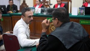 Tòa án Indonesia tuyên án 12 năm tù giam cho công dân Úc buôn lậu cocaine 10 Tòa án Indonesia tuyên án 12 năm tù giam cho công dân Úc buôn lậu cocaine