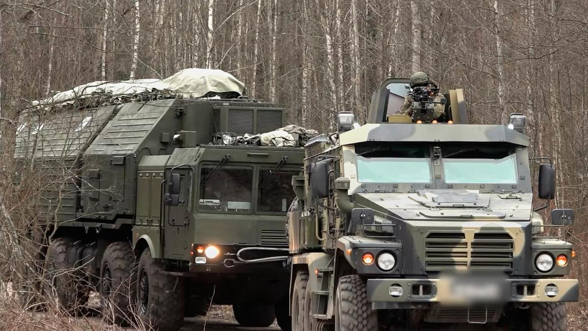 Hỏa tiễn Oreshnik mang đầu đạn hạt nhân của Nga đi vào hoạt động 1