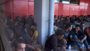 15 người mất tích sau khi thuyền chở người di cư bị chìm gần đảo Crete