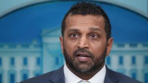 12 Đặc vụ FBI Bị Sa Thải Vì Quỳ Gối Kiện để Được Phục Chức