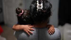 Chính quyền Tổng Thống Donald Trump tiếp tục chính sách chia cắt gia đình di dân 12 Chính quyền Tổng Thống Donald Trump tiếp tục chính sách chia cắt gia đình di dân