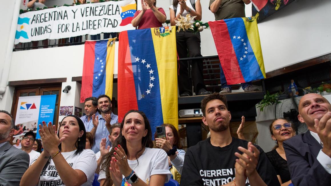 Nhà lãnh đạo đối lập Venezuela vắng mặt tại lễ trao giải Nobel, gây phản ứng trái chiều 1