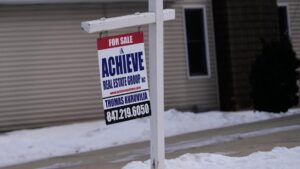 Doanh số nhà ở Mỹ tăng nhẹ, giá cả tiếp tục leo thang