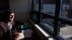 AI Lần Lượt Đánh Giá Bài Luận Tuyển Sinh Đại Học