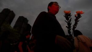 Lãnh đạo Hong Kong cam kết điều tra vụ cháy và cải cách xây dựng