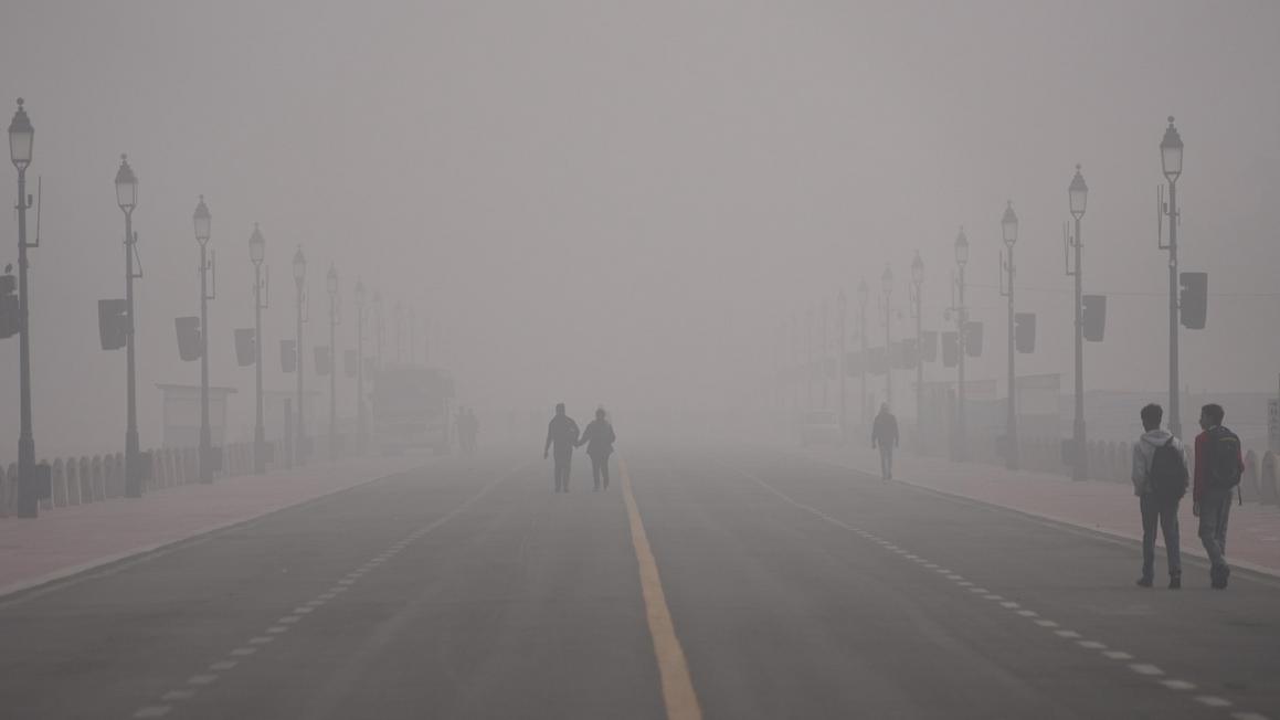 Khói mù độc hại bao phủ New Delhi, ảnh hưởng giao thông 1
