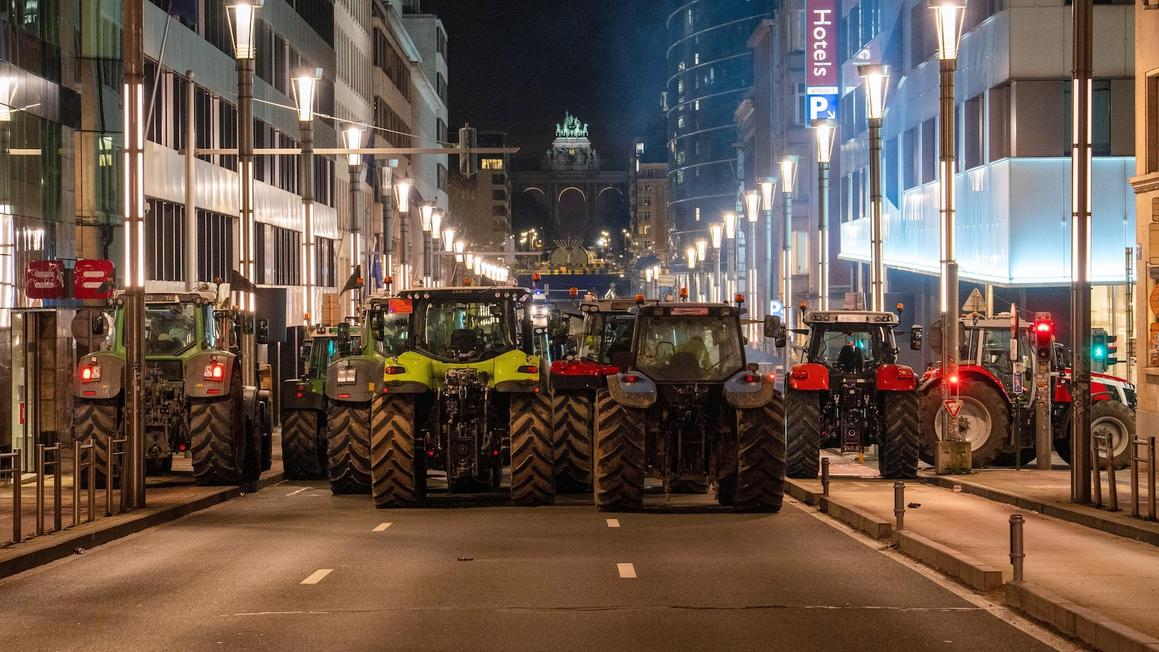 Nông dân Brussels biểu tình, phản đối thỏa thuận thương mại tự do 1