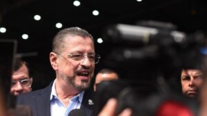 Quốc hội Costa Rica ngăn chặn nỗ lực truy tố Tổng thống vì can thiệp bầu cử 27 Quốc hội Costa Rica ngăn chặn nỗ lực truy tố Tổng thống vì can thiệp bầu cử