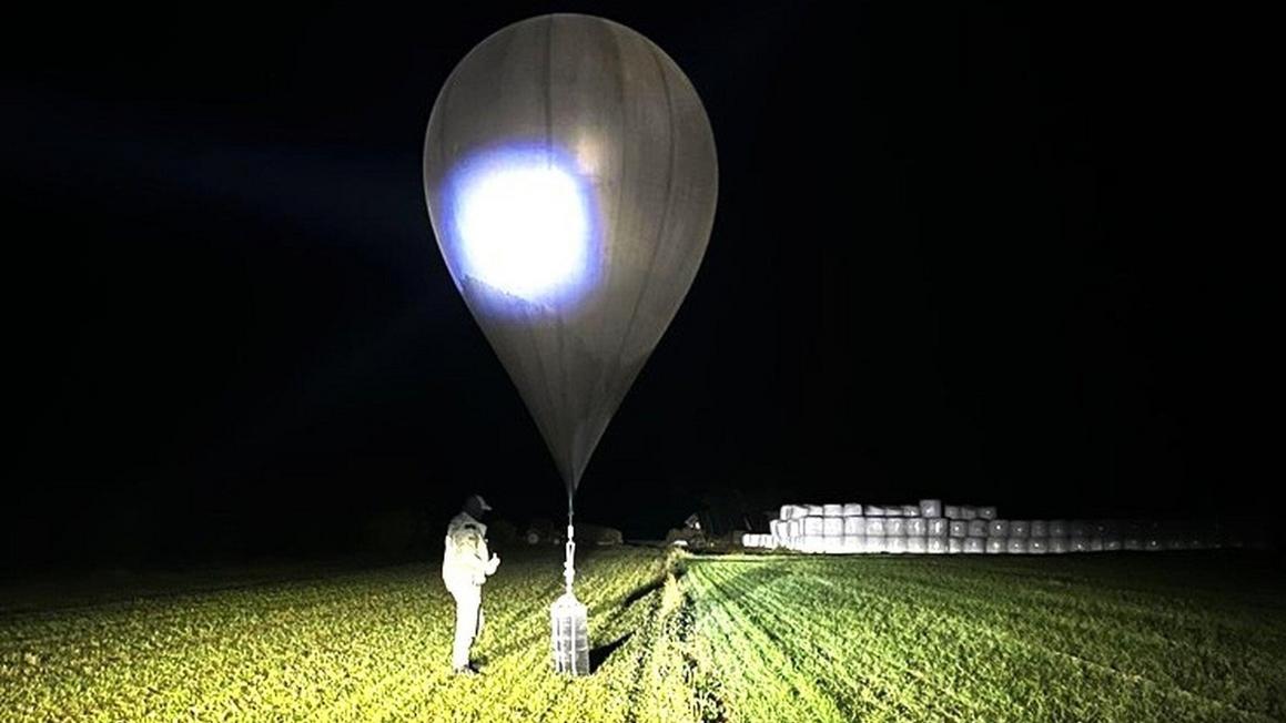 Lithuania ban bố tình trạng khẩn cấp vì bóng bay từ Belarus 1