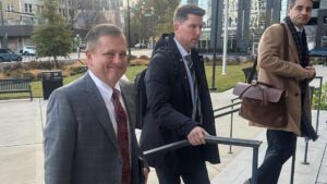 Vụ Kiện Chống Độc Quyền NASCAR: Chủ Đội Xe Khai Báo Về Khoản Lỗ 100 Triệu Đô 11 Vụ Kiện Chống Độc Quyền NASCAR: Chủ Đội Xe Khai Báo Về Khoản Lỗ 100 Triệu Đô