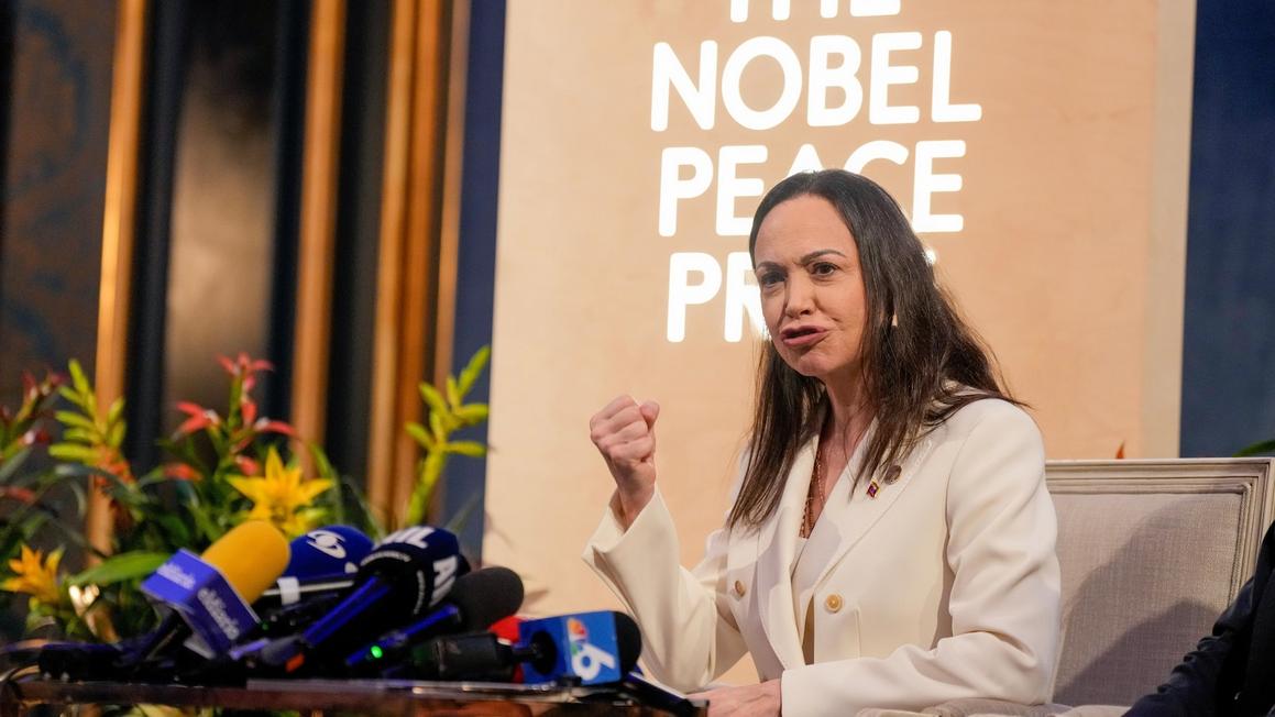 Nhà tranh đấu Venezuela Machado dự định về nước bất chấp Maduro 1