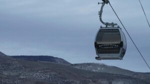 Thời tiết ấm áp và lượng tuyết thấp gây khó khăn cho các khu nghỉ dưỡng trượt tuyết ở miền Tây