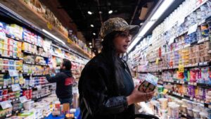 Khi hệ thống chính thức ngừng hoạt động, hàng xóm giúp đỡ lẫn nhau qua 'viện trợ tương trợ' 33 Khi hệ thống chính thức ngừng hoạt động, hàng xóm giúp đỡ lẫn nhau qua ‘viện trợ tương trợ’