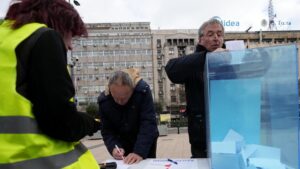 Sinh viên Serbia biểu tình, kêu gọi bầu cử sớm để lật đổ Tổng thống Vucic 2 Sinh viên Serbia biểu tình, kêu gọi bầu cử sớm để lật đổ Tổng thống Vucic