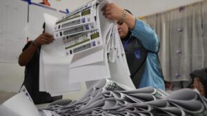 Tòa án Iraq phê chuẩn kết quả bầu cử, Thủ tướng đương nhiệm gặp khó 4 Tòa án Iraq phê chuẩn kết quả bầu cử, Thủ tướng đương nhiệm gặp khó