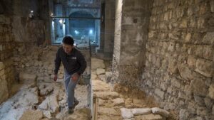 Các nhà khảo cổ khai quật phần tường thành cổ Jerusalem từ thời Hanukkah 5 Các nhà khảo cổ khai quật phần tường thành cổ Jerusalem từ thời Hanukkah