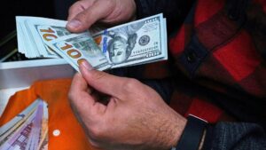 Thương nhân Iran biểu tình vì đồng tiền mất giá kỷ lục 4 Thương nhân Iran biểu tình vì đồng tiền mất giá kỷ lục