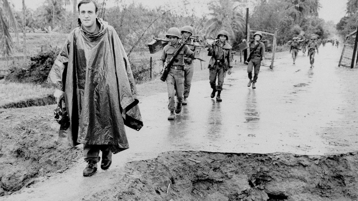 Nhà báo đoạt giải Pulitzer Peter Arnett qua đời ở tuổi 91 1