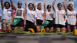 Brazil thông qua luật tăng cường bảo vệ phụ nữ bị bạo hành 17 Brazil thông qua luật tăng cường bảo vệ phụ nữ bị bạo hành