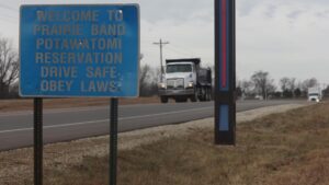 Bộ tộc Kansas hủy bỏ hợp đồng 30 triệu USD với ICE 3 Bộ tộc Kansas hủy bỏ hợp đồng 30 triệu USD với ICE