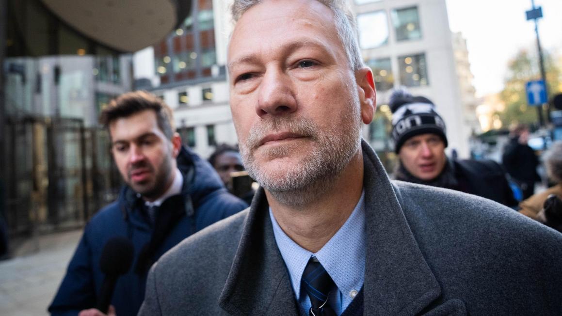 Vụ nhận hối lộ của nghị sĩ Anh làm dấy lên cuộc điều tra về can thiệp tài chính nước ngoài 1