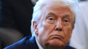 Chính Quyền Tổng Thống Donald Trump Phong Tỏa Dầu Hỏa Venezuela Gây Tranh Cãi