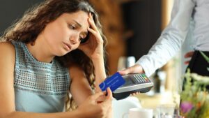 Người Mỹ có nhiều tiện nghi nhưng lại cảm thấy nghèo khó? 32 Người Mỹ có nhiều tiện nghi nhưng lại cảm thấy nghèo khó?