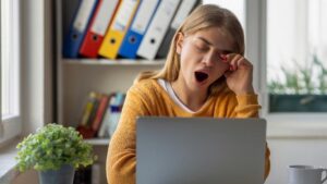 Thiếu ngủ liên quan đến rủi ro sức khỏe nghiêm trọng 3 Thiếu ngủ liên quan đến rủi ro sức khỏe nghiêm trọng