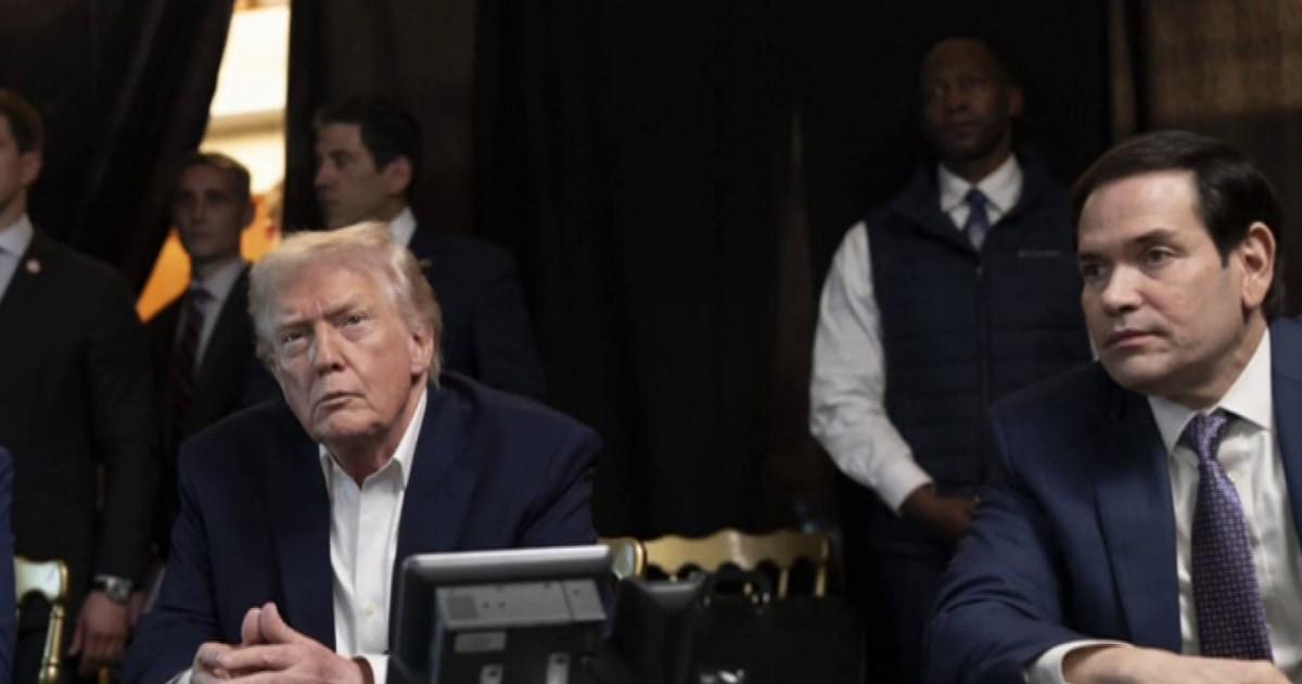 Tổng Thống Donald Trump đăng ảnh giám sát chiến dịch Venezuela 1 1767470461031 nbc spec trump bts operation 260103 1920x1080 32rqjs